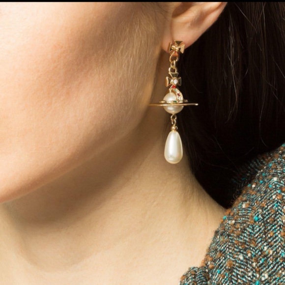 NWOT Vivienne Westwood Pearl Drop Earring - Picture 3 of 6